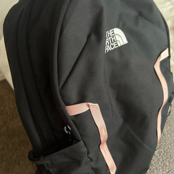 THE NORTH FACE Women's Vault Everyday Laptop Backpack | Commuter Travel Bag with - Picture 3 of 3